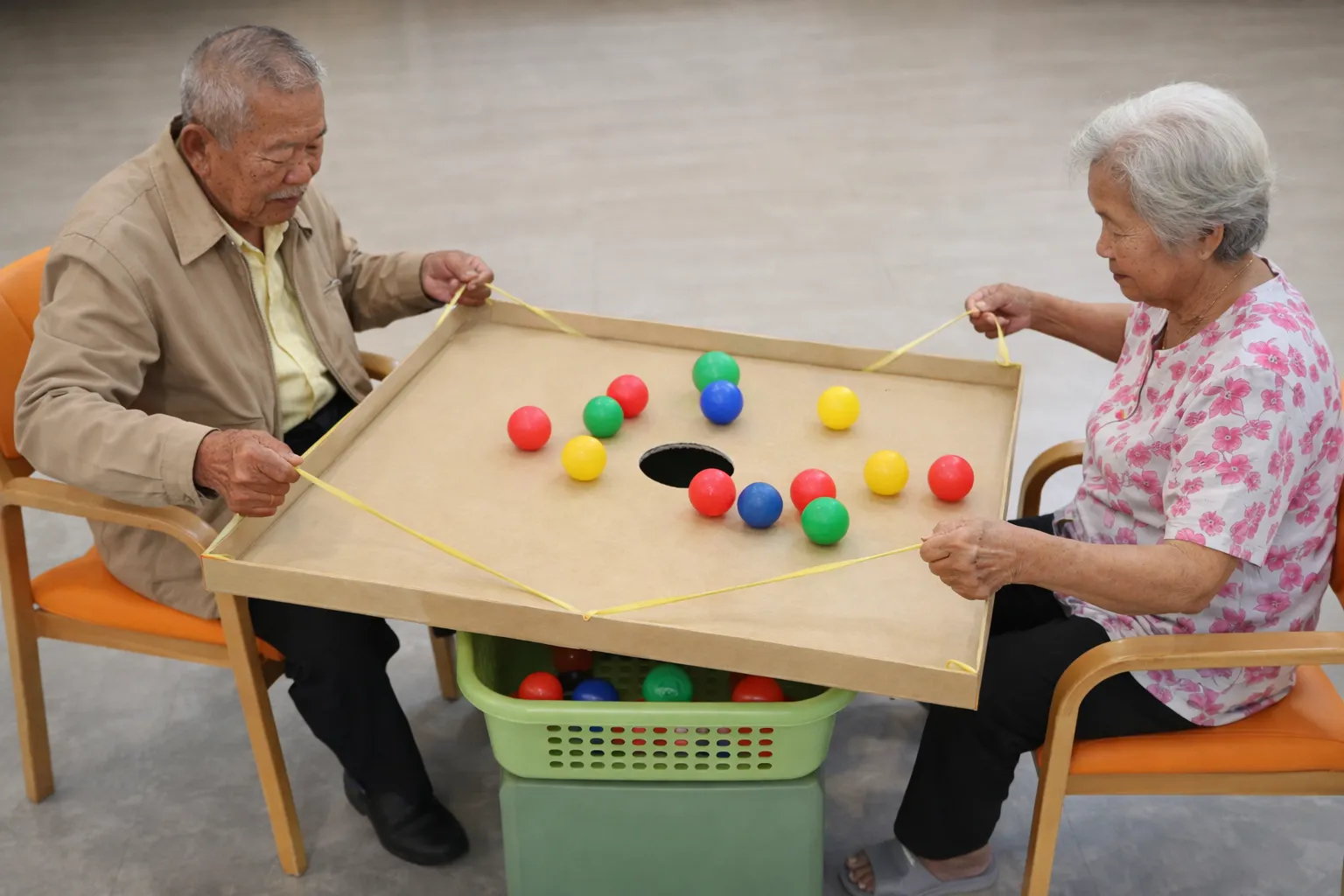 เกมดึงเชือกบังคับลูกบอลลงหลุม กลุ่ม 1